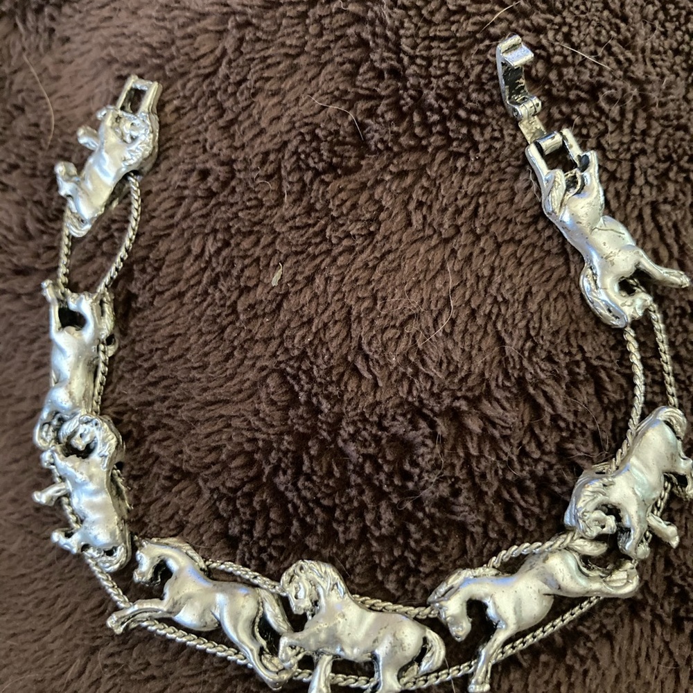 Running horse sliding chain bracelet